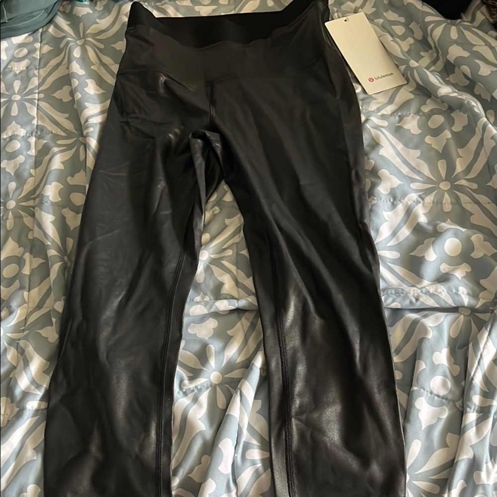 Lululemon Athletica Power Position SHR Crop 21”